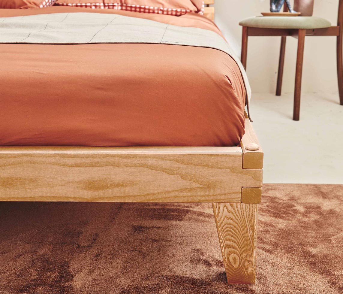 Sturdy wooden slat support system for mattress