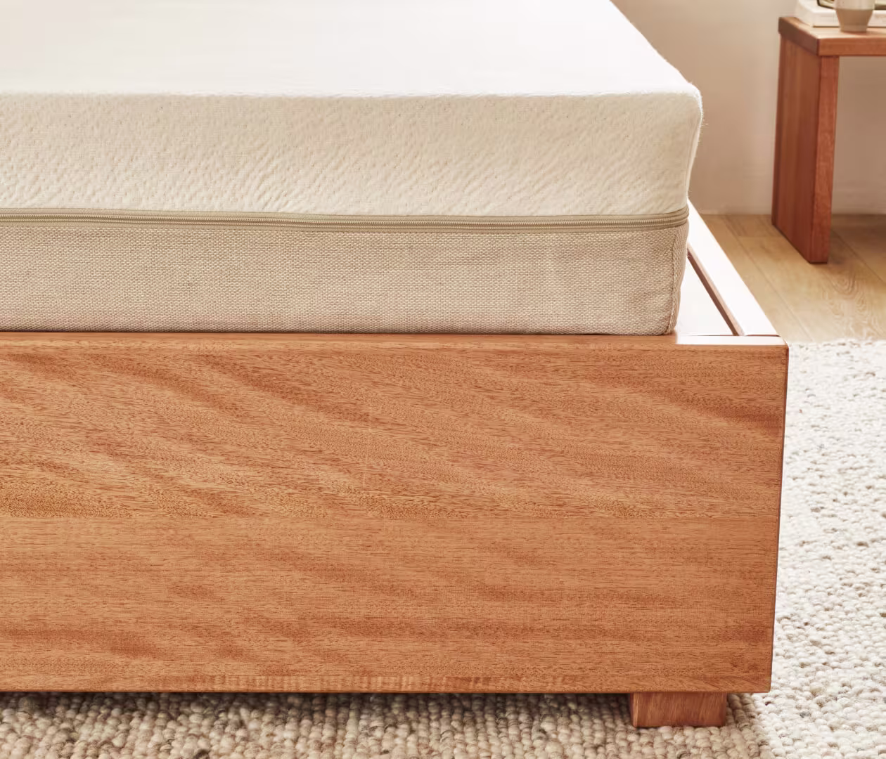 Solid wood storage bed with hydraulic pistons