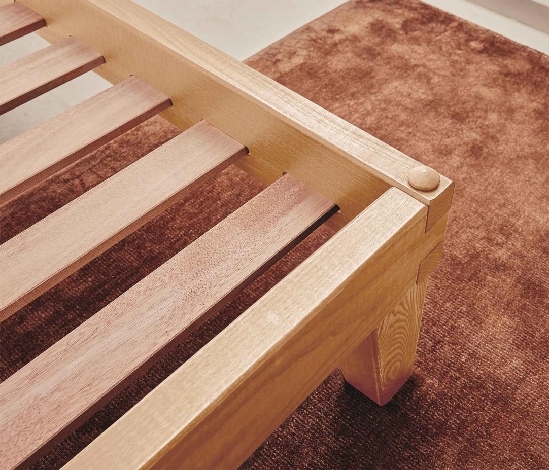 Low-profile wooden bed frame with central support leg
